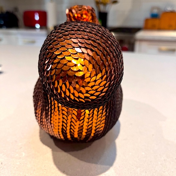 BRONZE COLOURED SEQUIN SQUIRREL - Picture 4 of 7
